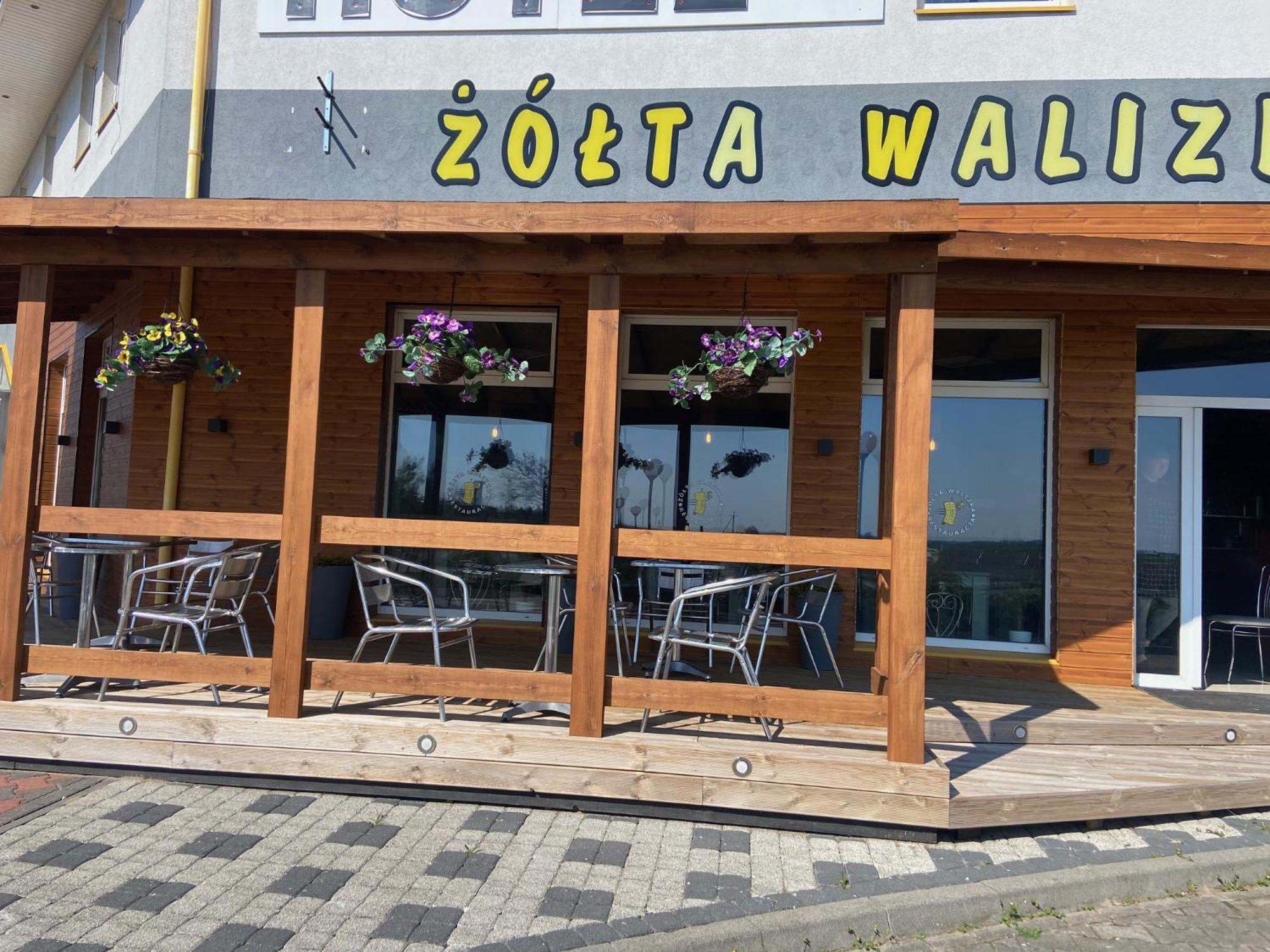 Отель Zolta Walizka Gosciniec Podrzewie Экстерьер фото